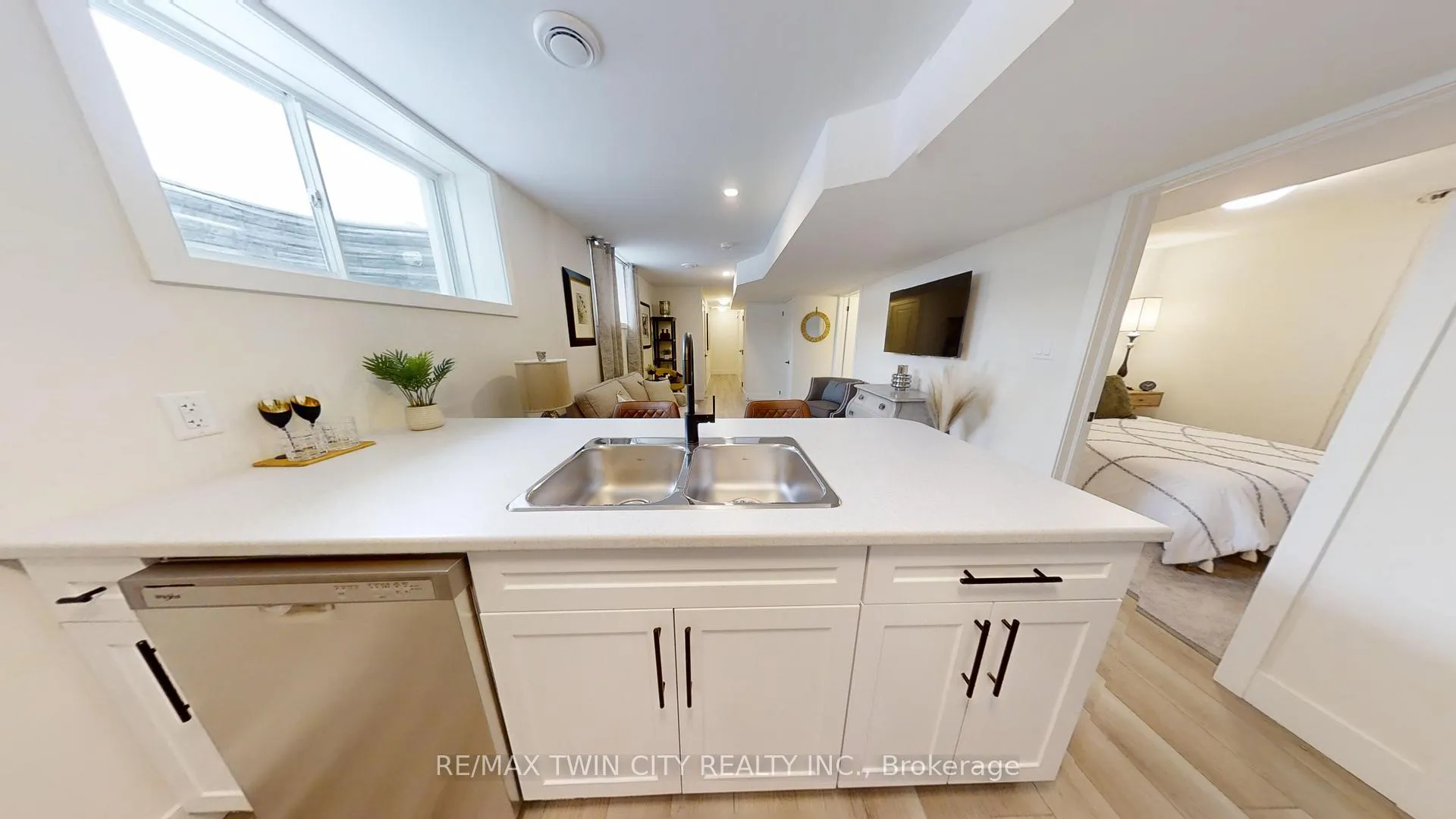Photo 18 of 1715 Fairfield Road, London, South U — HOMEH