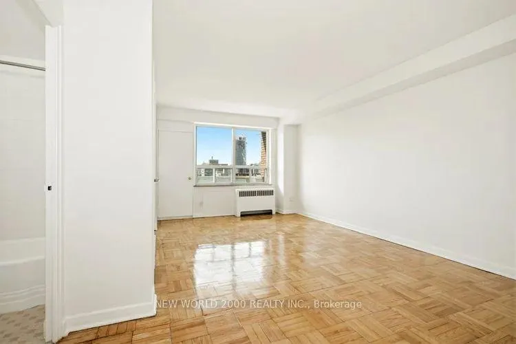 Photo 3 of Unit 1002, 88 Bernard Avenue, Toronto, The Annex — HOMEH