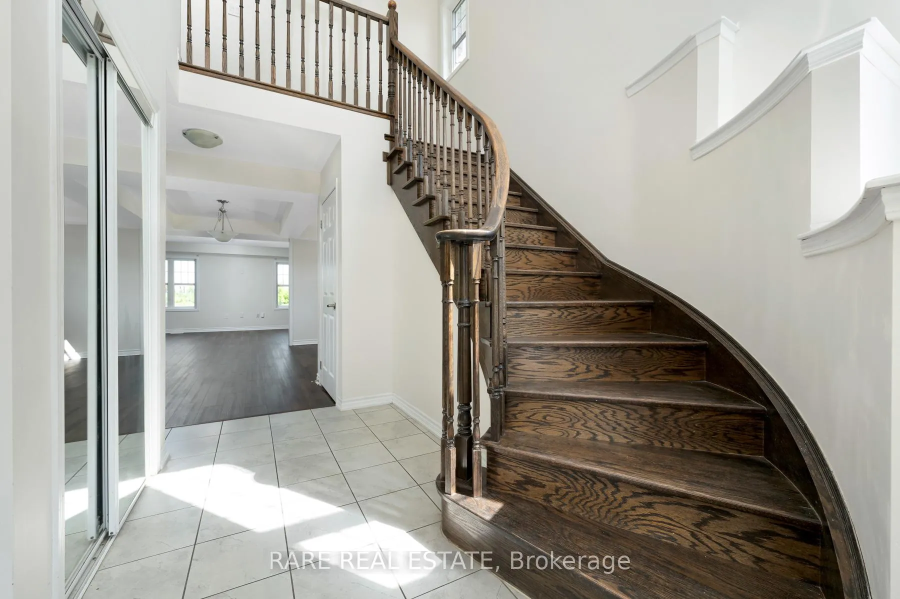 Photo 3 of 14 Bannister Crescent, Brampton, Northwest Brampton — HOMEH