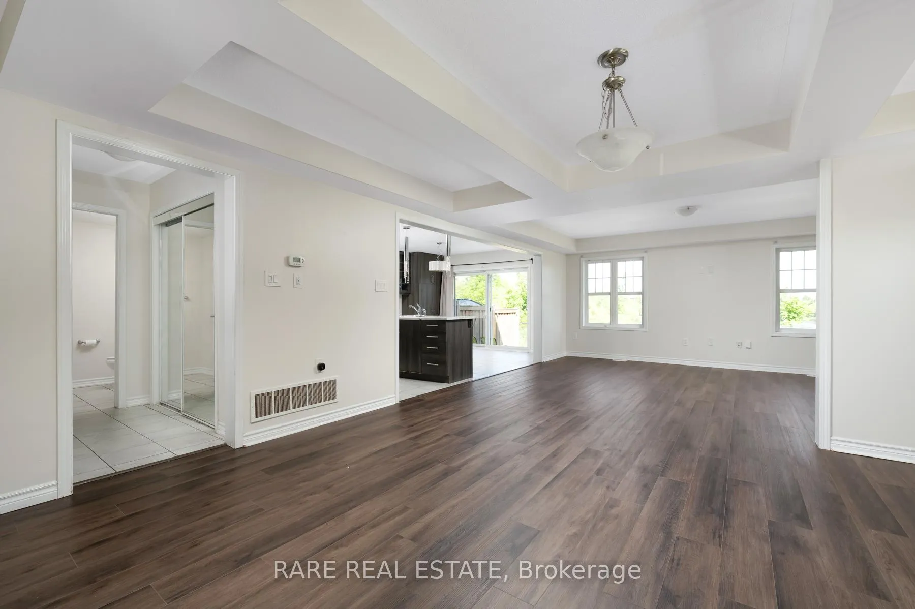 Photo 4 of 14 Bannister Crescent, Brampton, Northwest Brampton — HOMEH