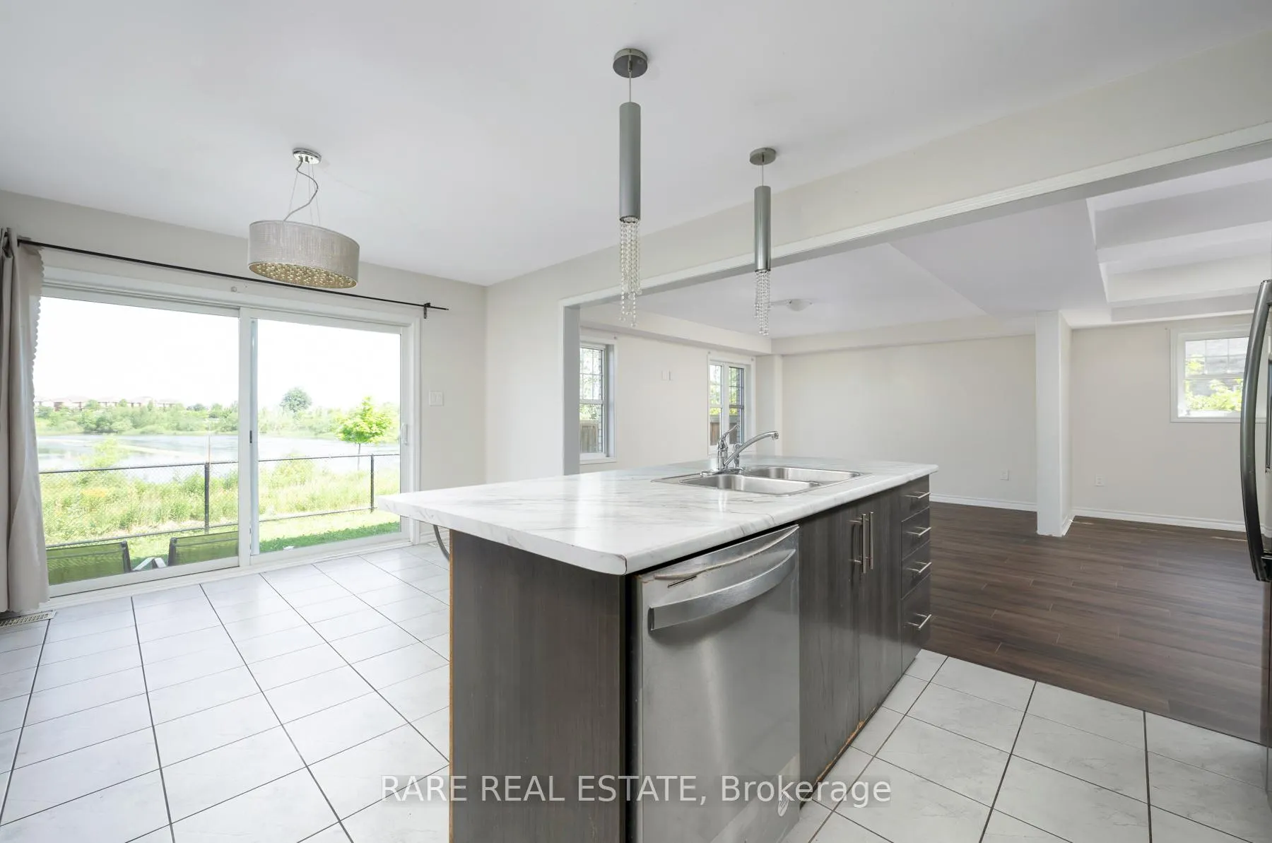 Photo 11 of 14 Bannister Crescent, Brampton, Northwest Brampton — HOMEH