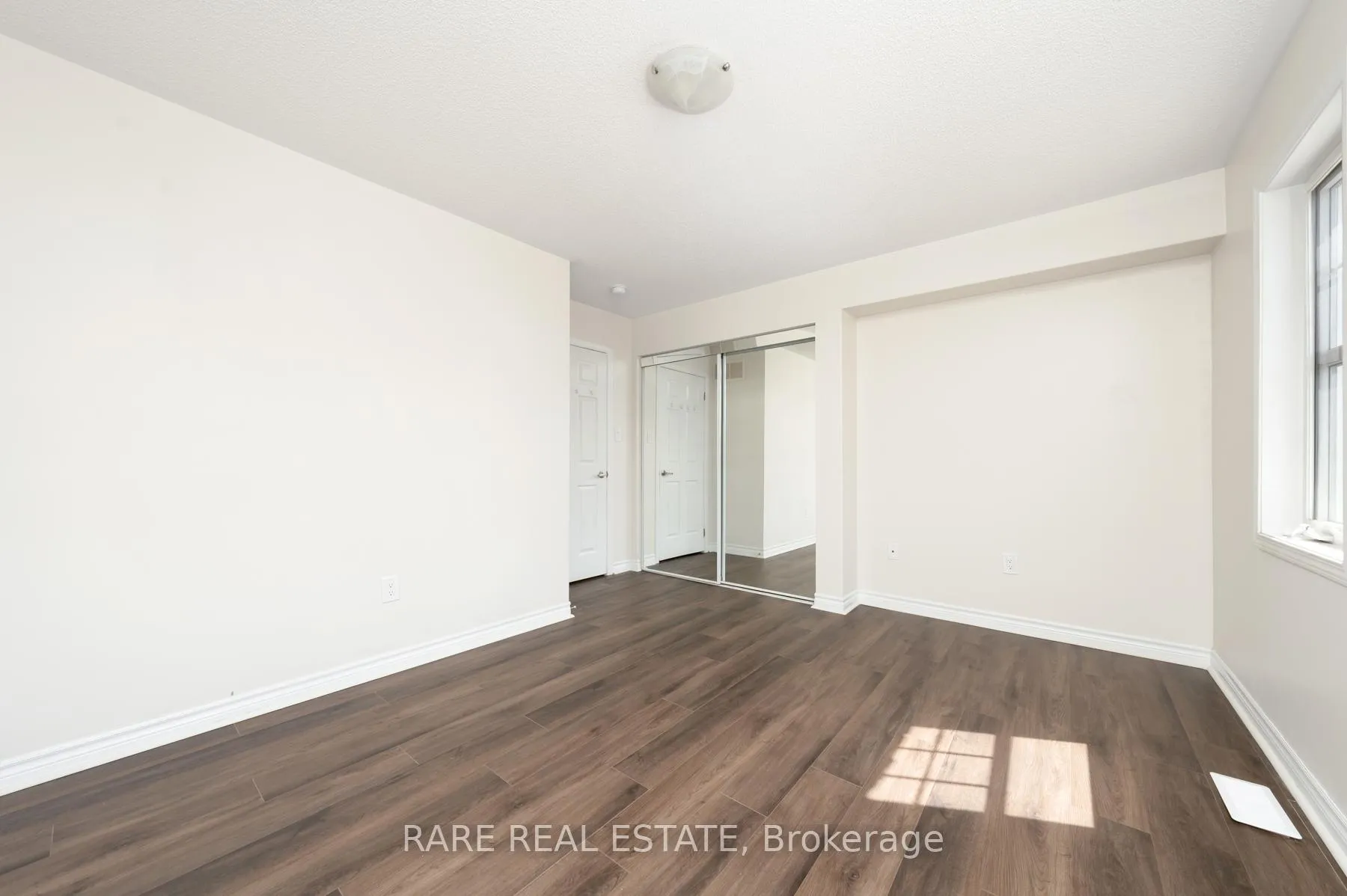 Photo 16 of 14 Bannister Crescent, Brampton, Northwest Brampton — HOMEH