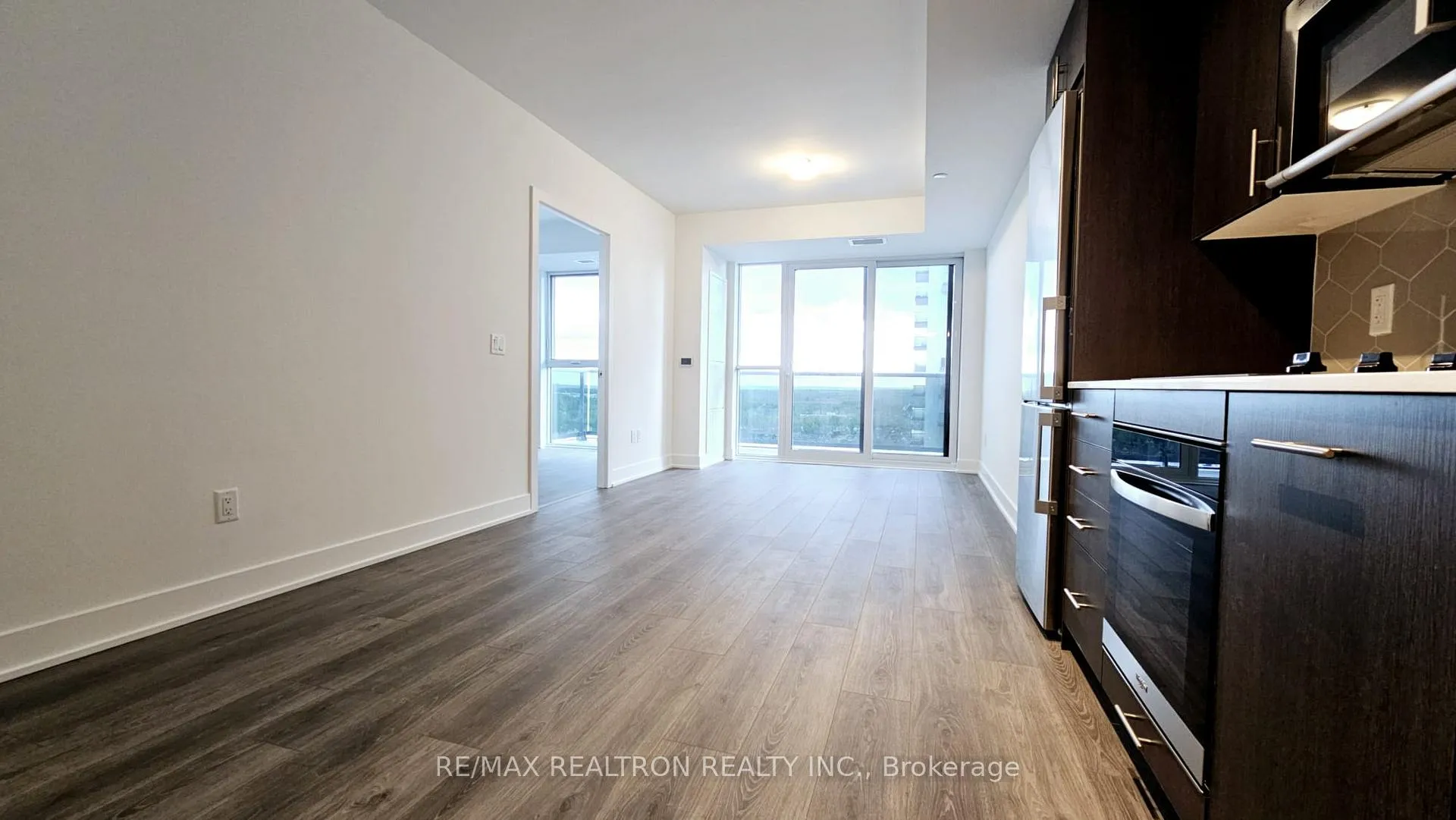 Photo 8 of Unit 2014, 2545 Simcoe Street N, Oshawa, Windfields — HOMEH