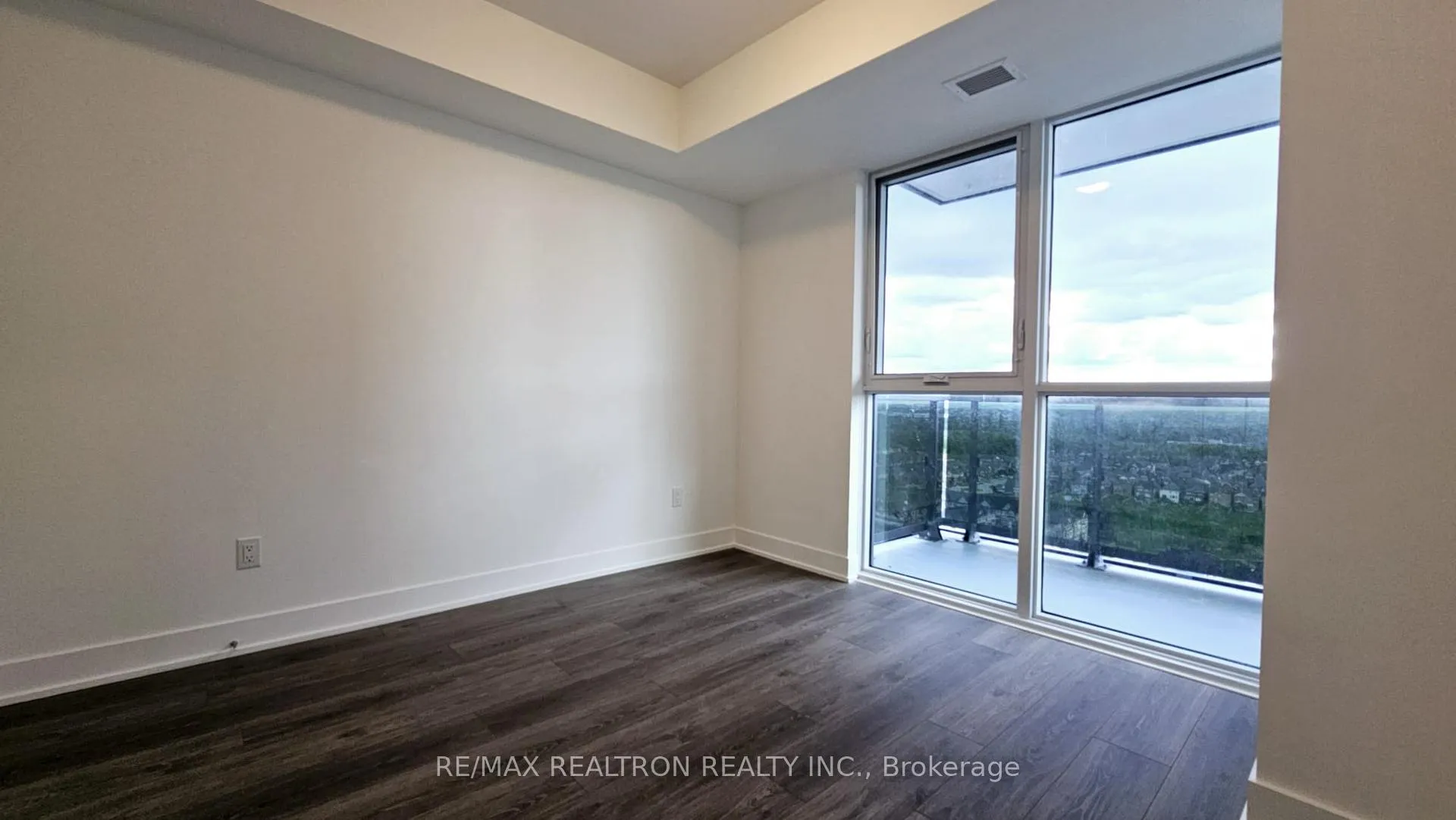 Photo 10 of Unit 2014, 2545 Simcoe Street N, Oshawa, Windfields — HOMEH