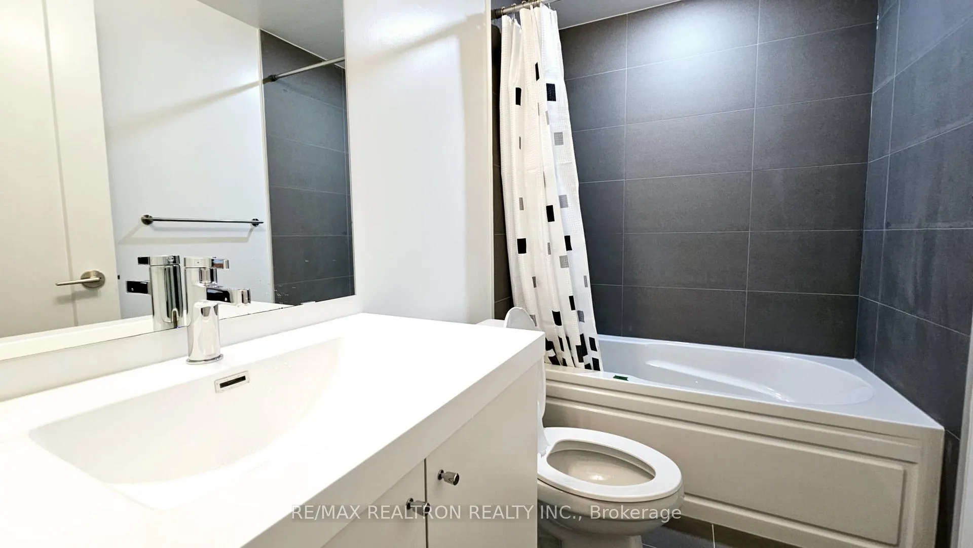 Photo 11 of Unit 2014, 2545 Simcoe Street N, Oshawa, Windfields — HOMEH