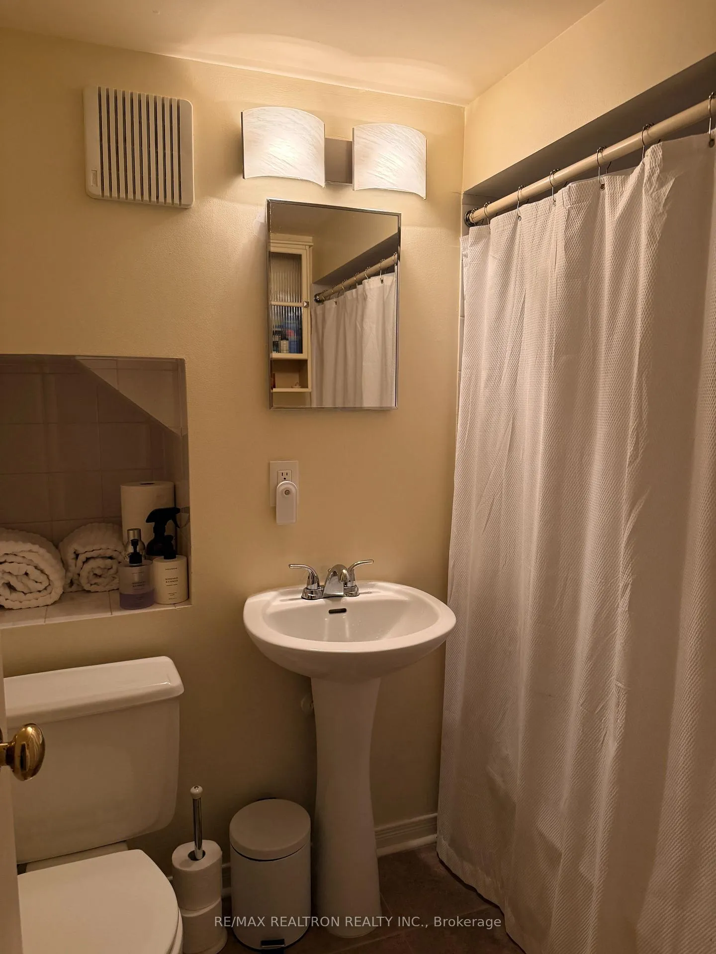 Photo 26 of 14 Squires Avenue, Toronto, O'Connor-Parkview — HOMEH