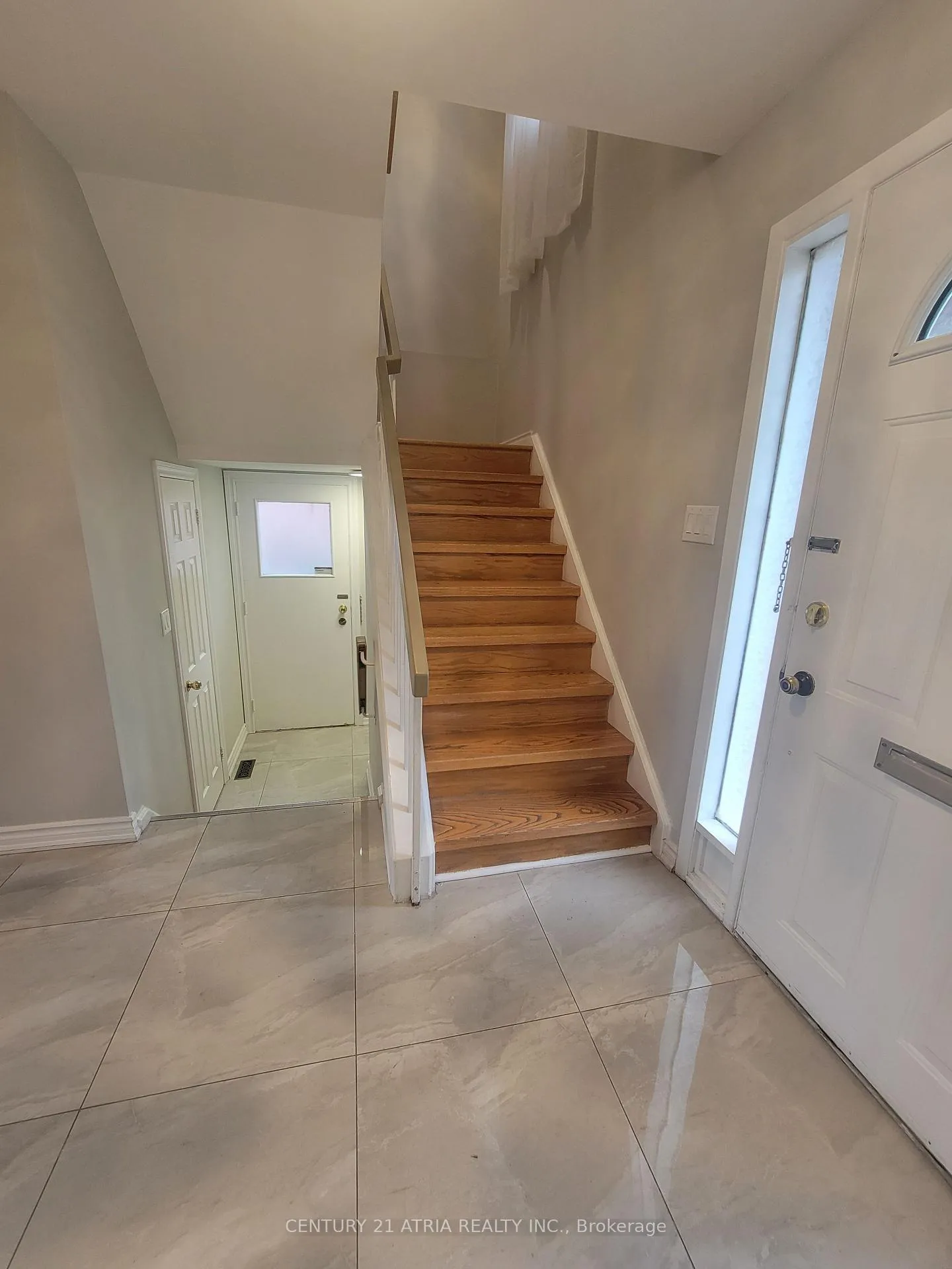 Photo 3 of 28 Holsworthy Crescent, Markham, German Mills — HOMEH