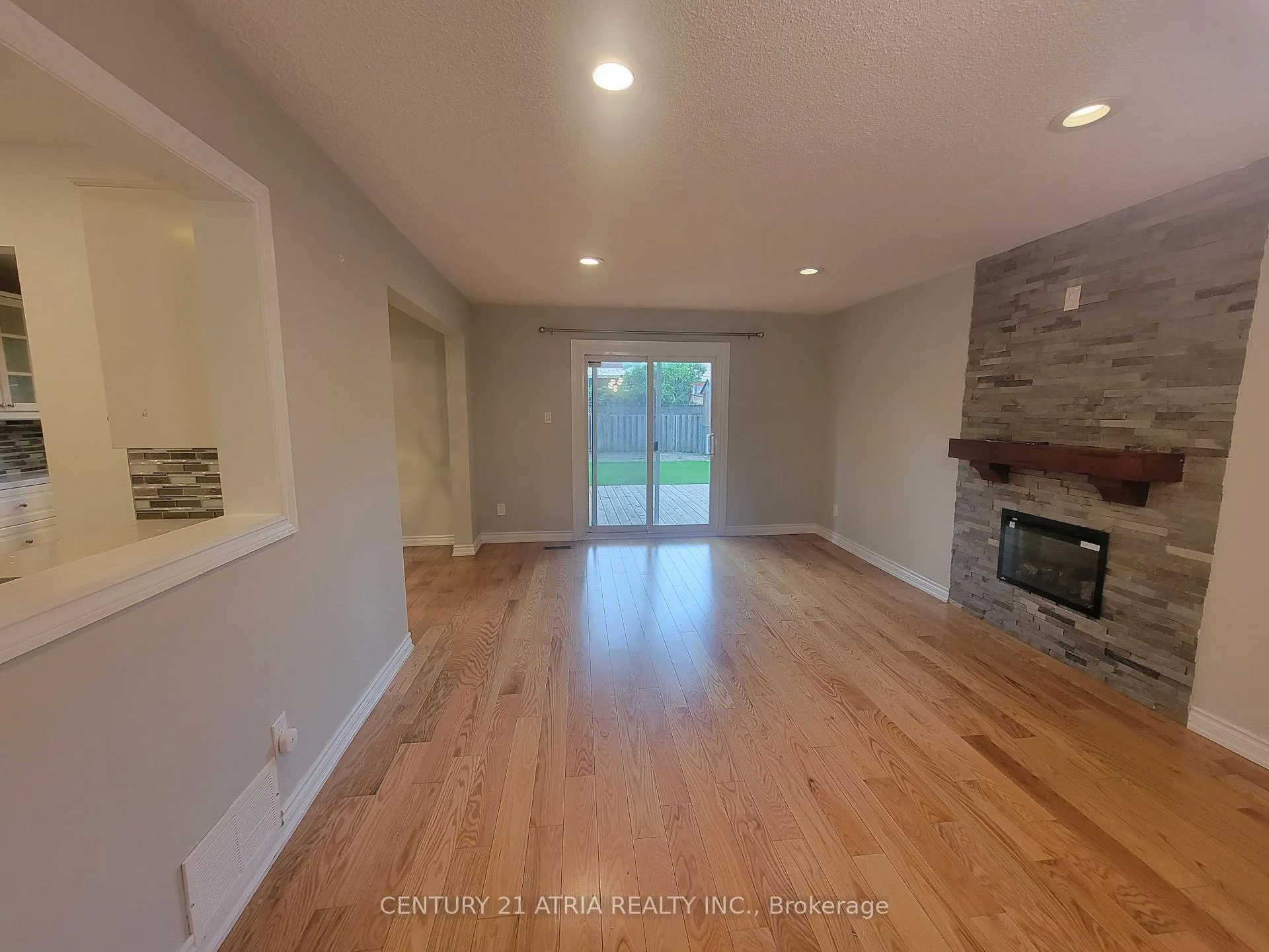 Photo 5 of 28 Holsworthy Crescent, Markham, German Mills — HOMEH