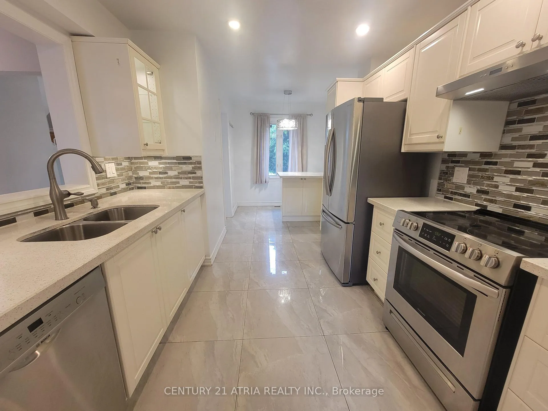Photo 10 of 28 Holsworthy Crescent, Markham, German Mills — HOMEH