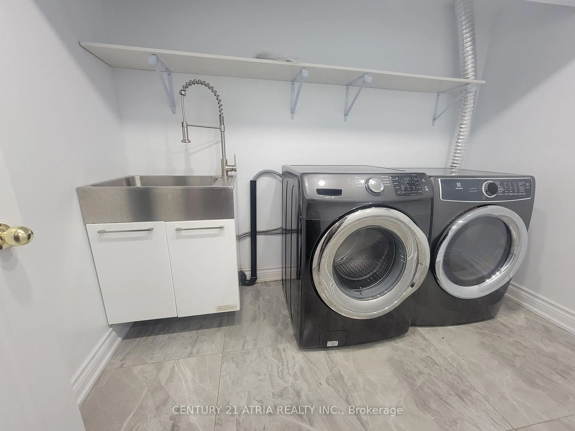 Photo 36 of 28 Holsworthy Crescent, Markham, German Mills — HOMEH