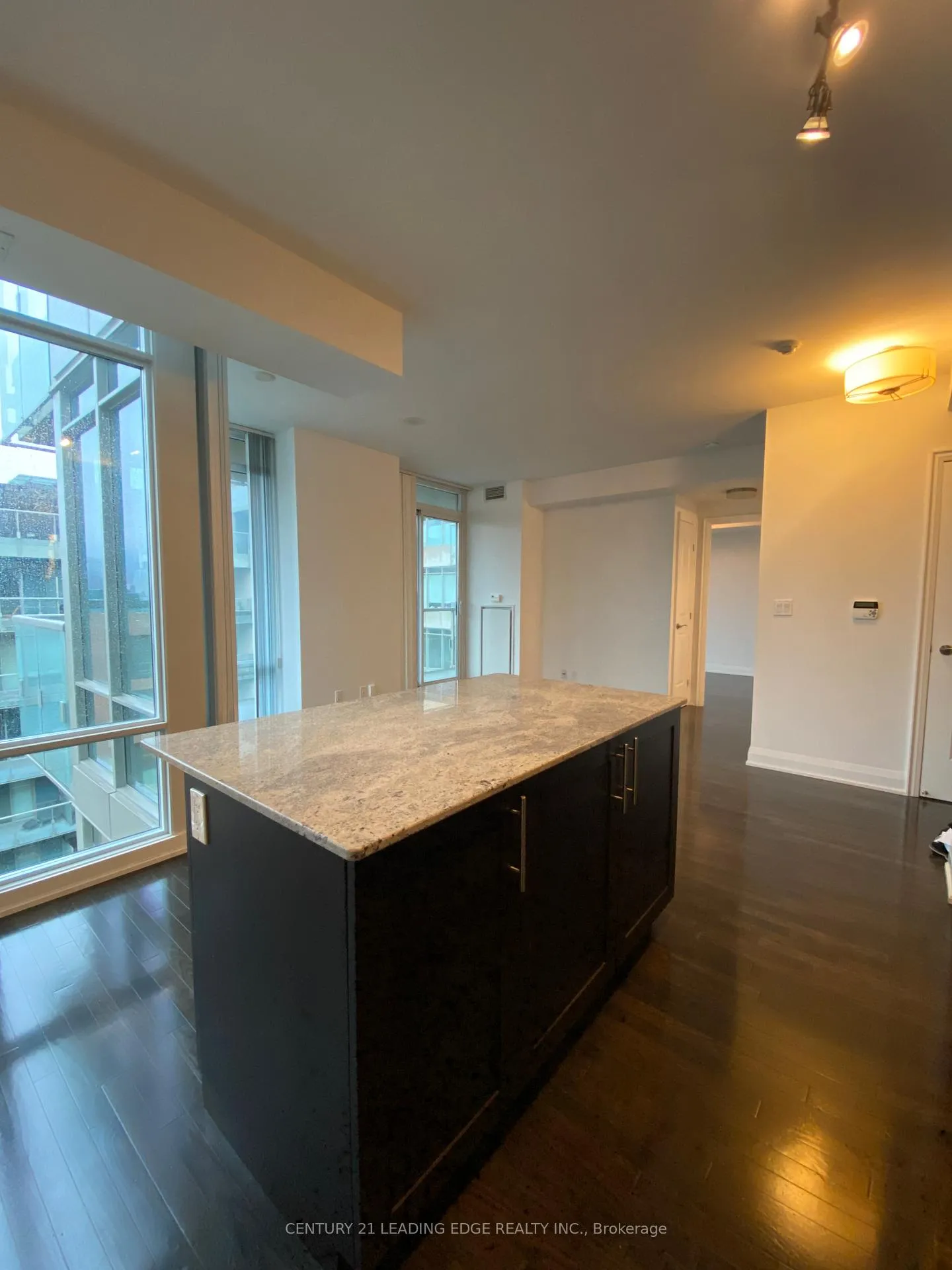 Photo 5 of Unit 815, 1 Bedford Road, Toronto, The Annex — HOMEH