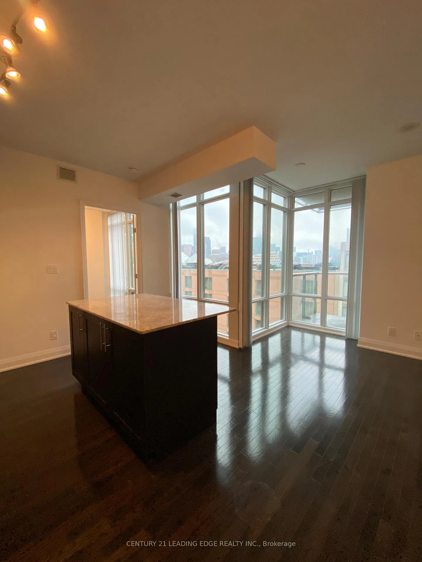 Photo 7 of Unit 815, 1 Bedford Road, Toronto, The Annex — HOMEH