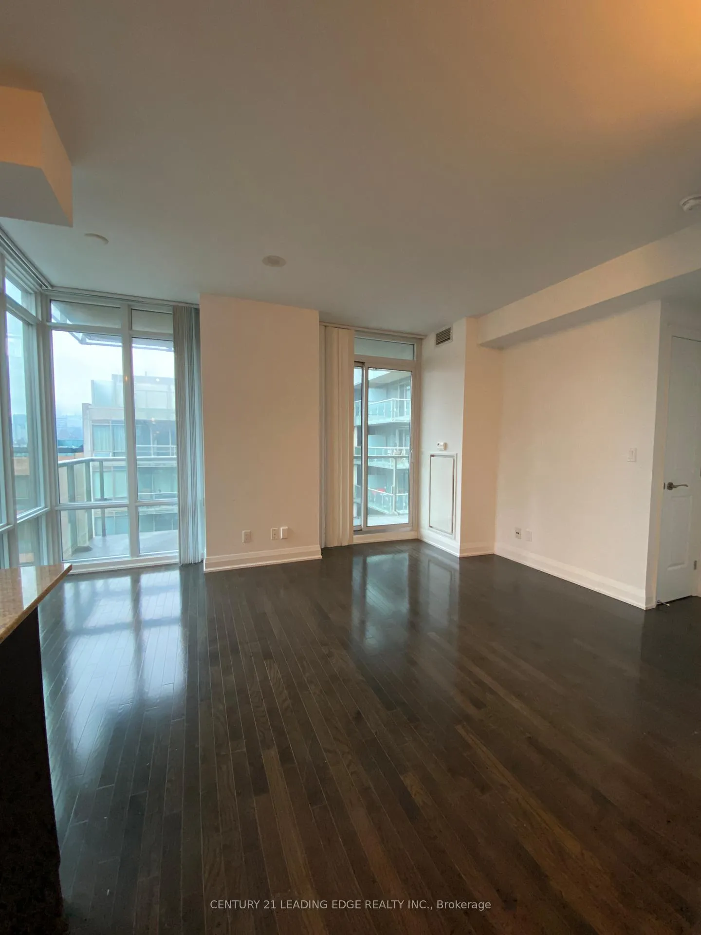 Photo 9 of Unit 815, 1 Bedford Road, Toronto, The Annex — HOMEH
