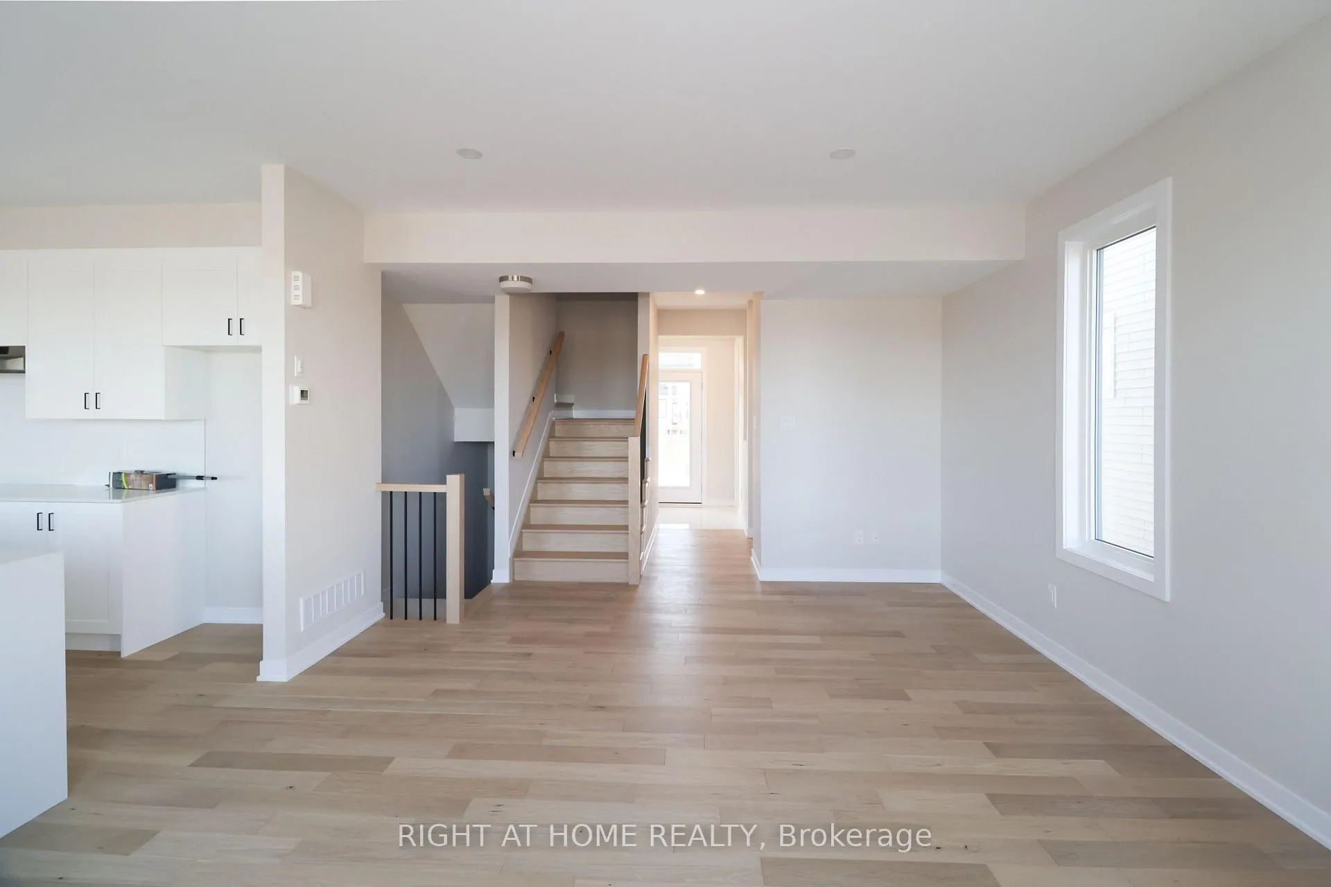 Photo 3 of 333 Peninsula Road, Ottawa, Barrhaven - Heritage Park — HOMEH