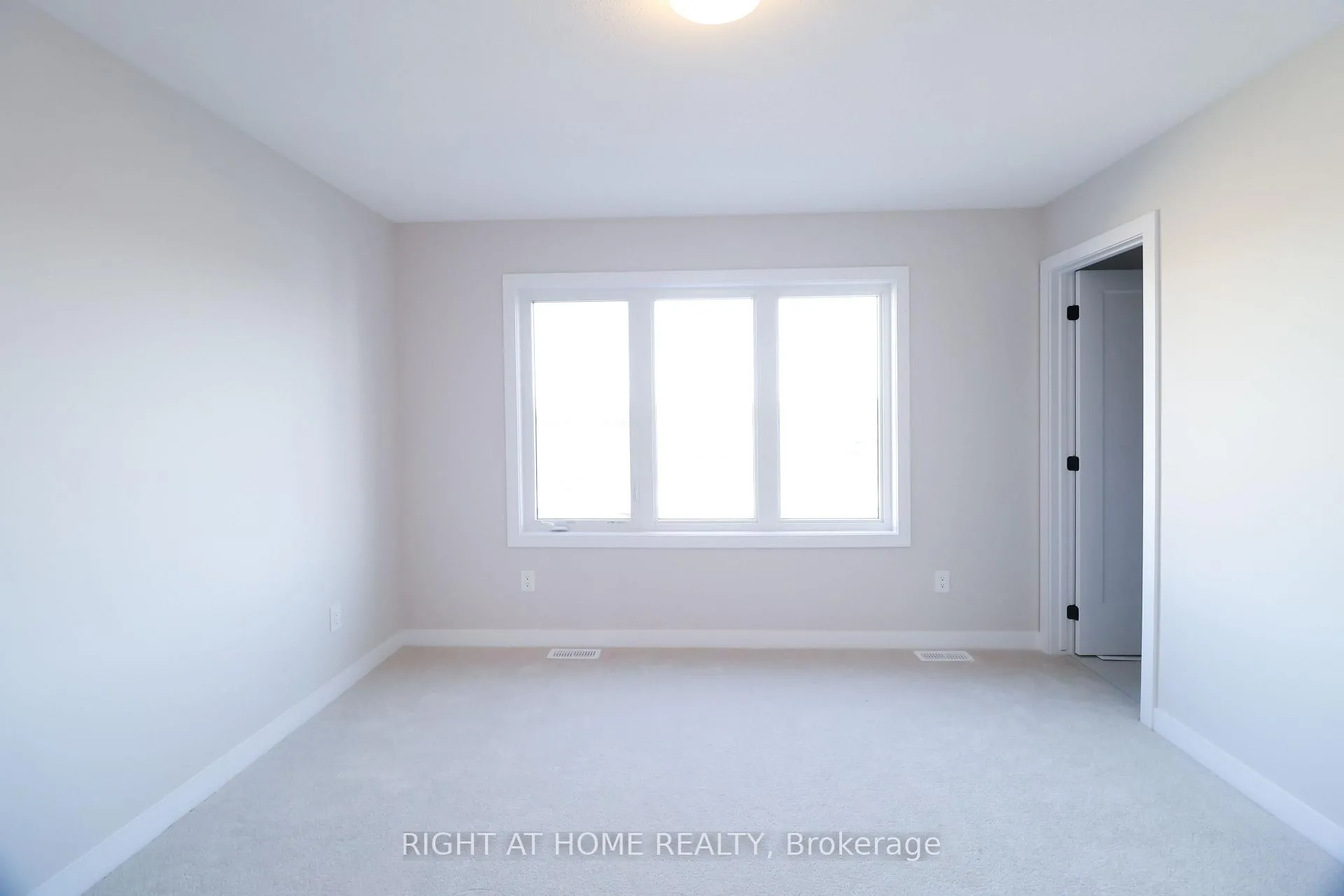 Photo 10 of 333 Peninsula Road, Ottawa, Barrhaven - Heritage Park — HOMEH