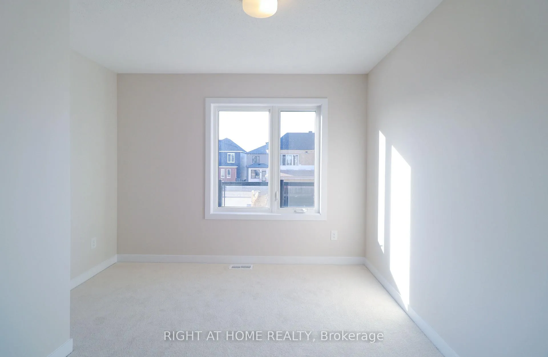 Photo 13 of 333 Peninsula Road, Ottawa, Barrhaven - Heritage Park — HOMEH