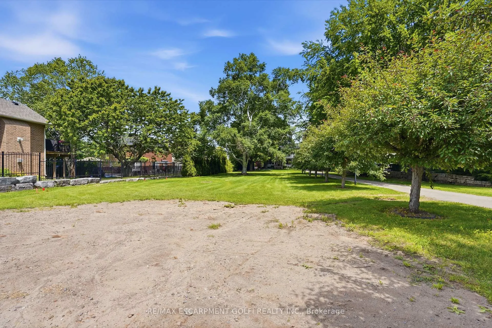 Photo 6 of Unit A, 292 Main Street, Grimsby, Grimsby West — HOMEH