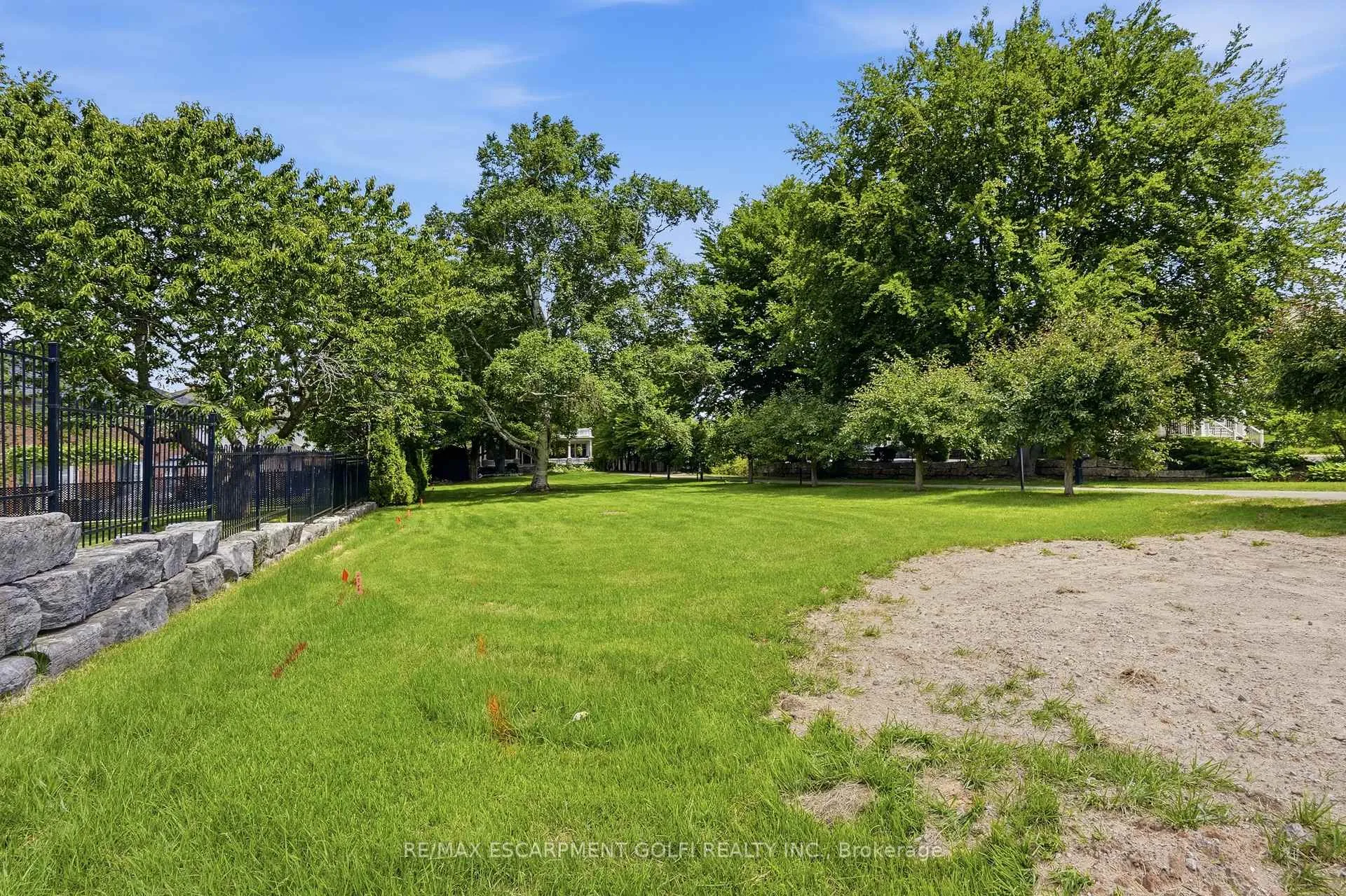 Photo 7 of Unit A, 292 Main Street, Grimsby, Grimsby West — HOMEH