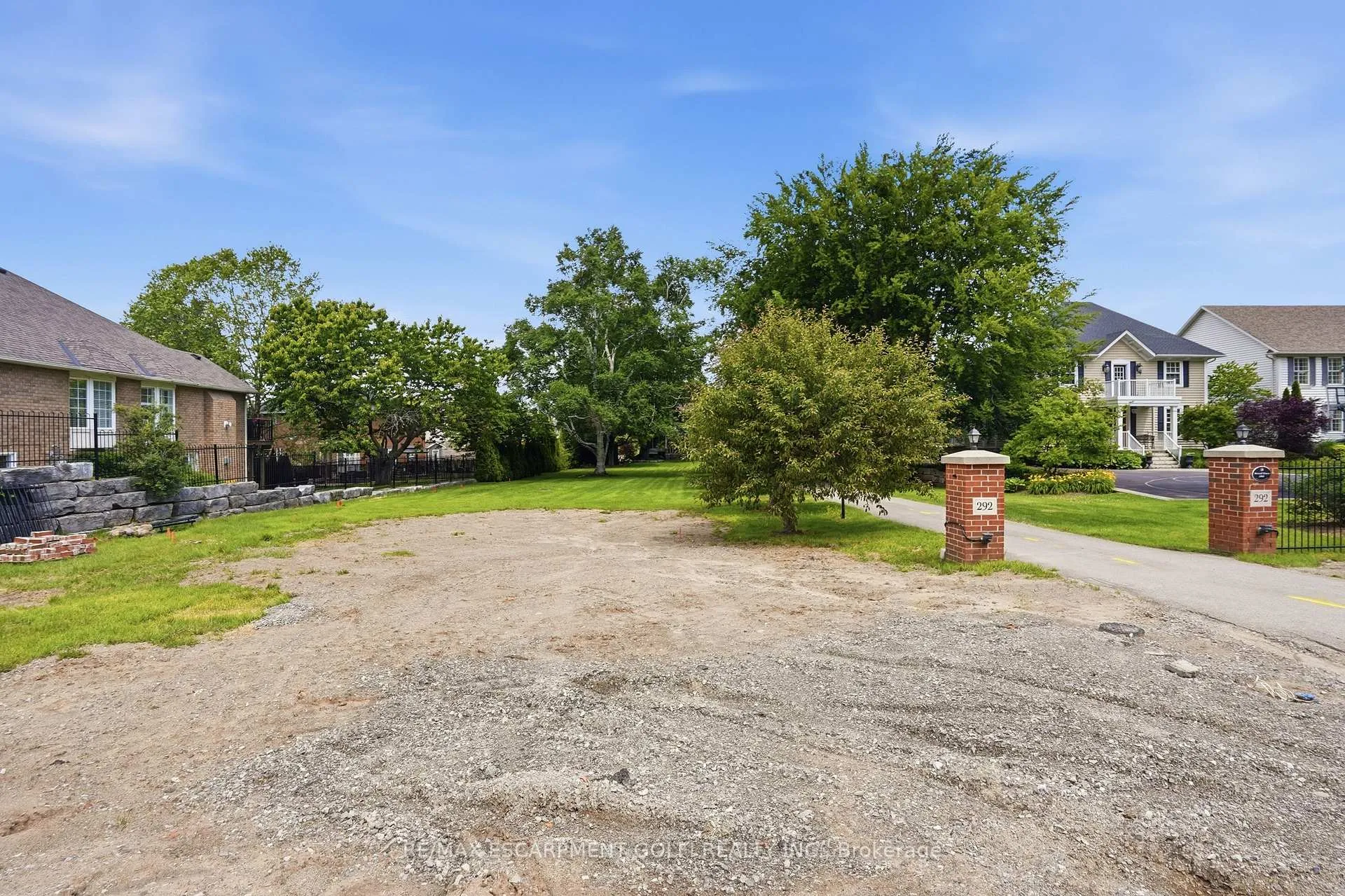 Photo 8 of Unit A, 292 Main Street, Grimsby, Grimsby West — HOMEH