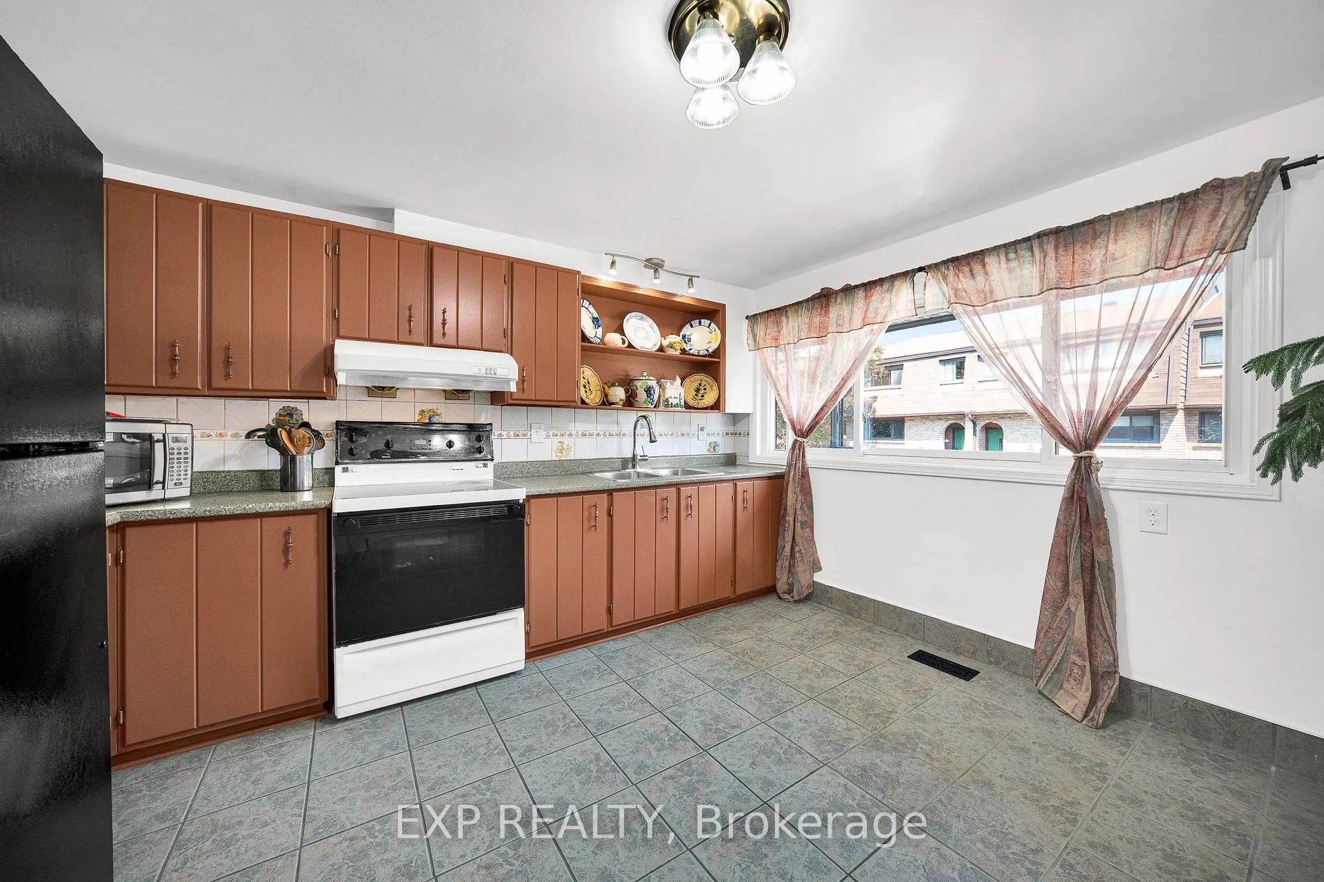 Photo 10 of Unit 6, 2 Bertona Street, Ottawa, Manordale — HOMEH