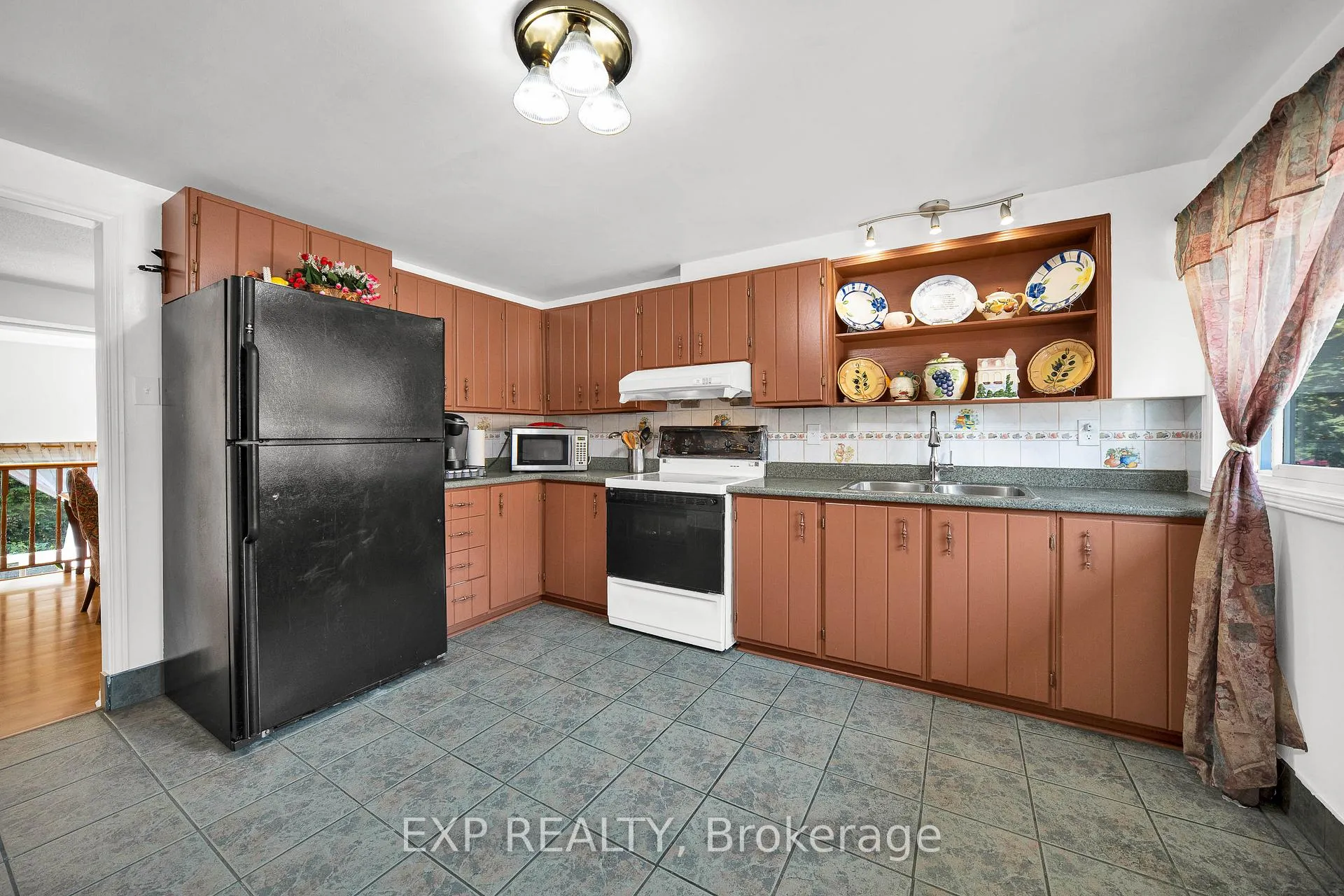 Photo 11 of Unit 6, 2 Bertona Street, Ottawa, Manordale — HOMEH