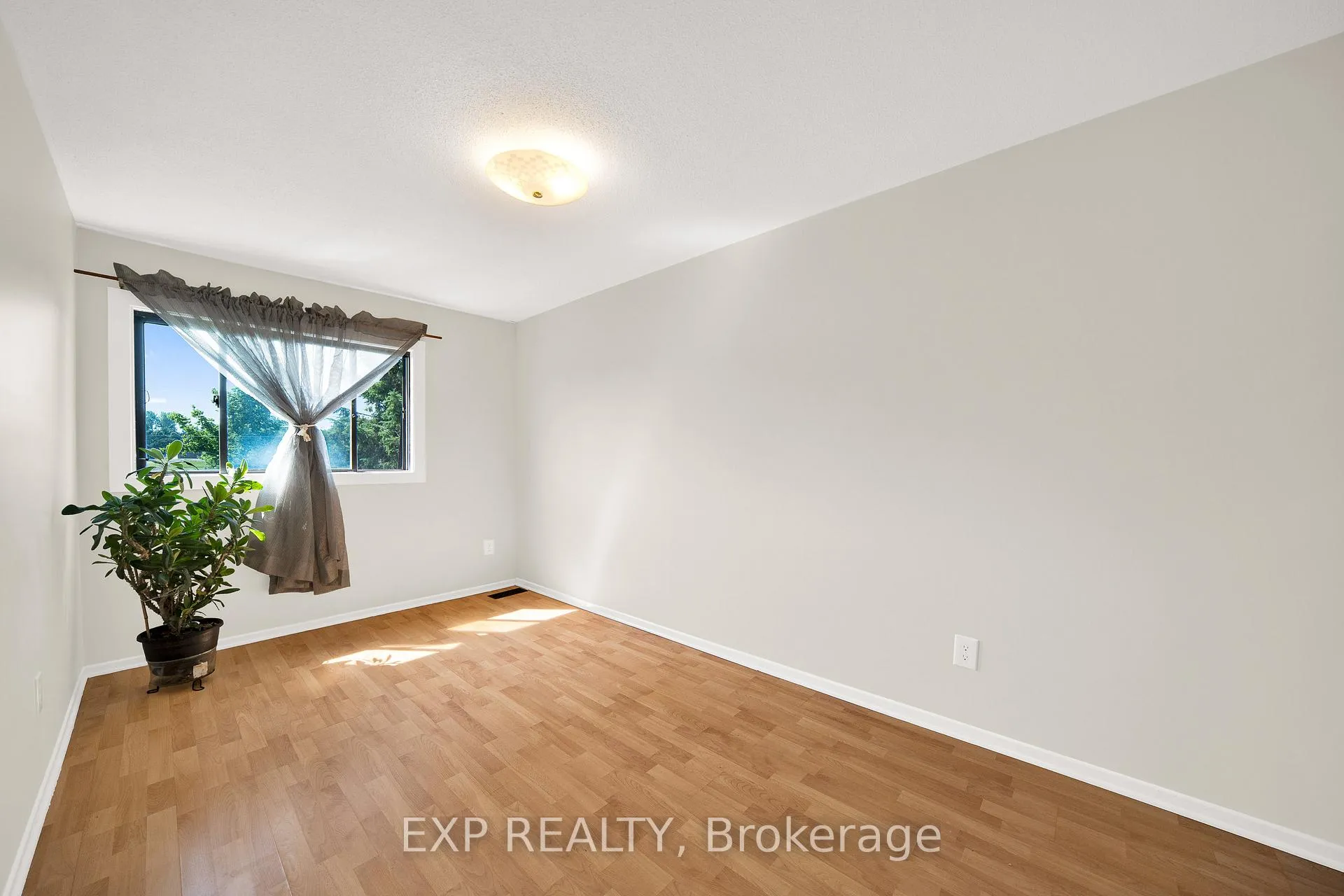 Photo 22 of Unit 6, 2 Bertona Street, Ottawa, Manordale — HOMEH