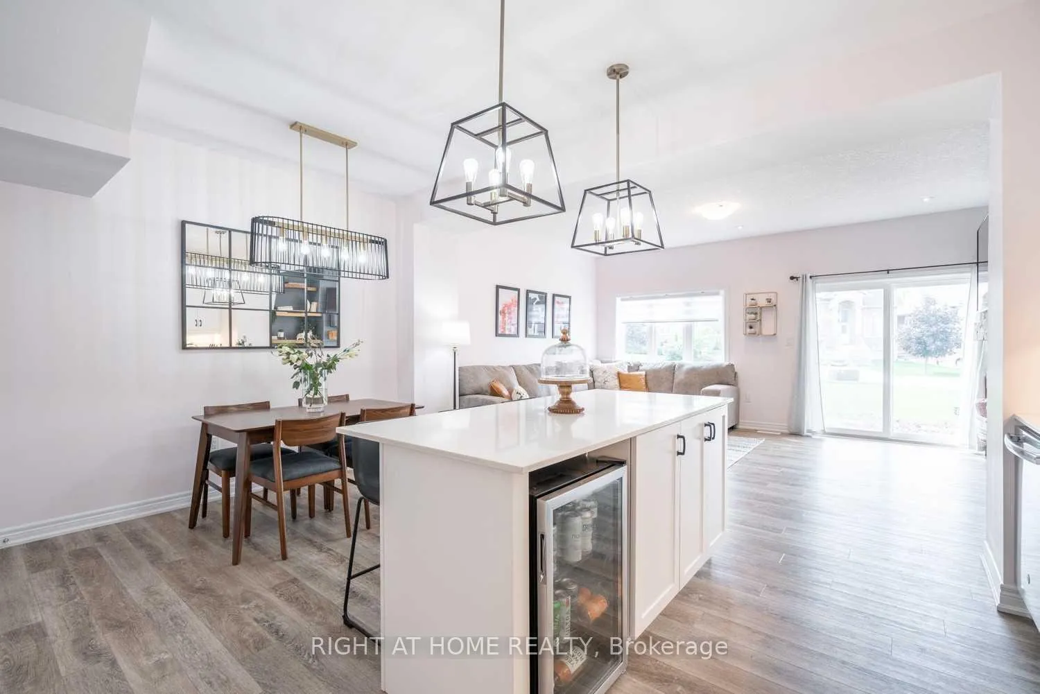 Photo 3 of Unit 2, 5080 Connor Drive, Lincoln, Beamsville — HOMEH