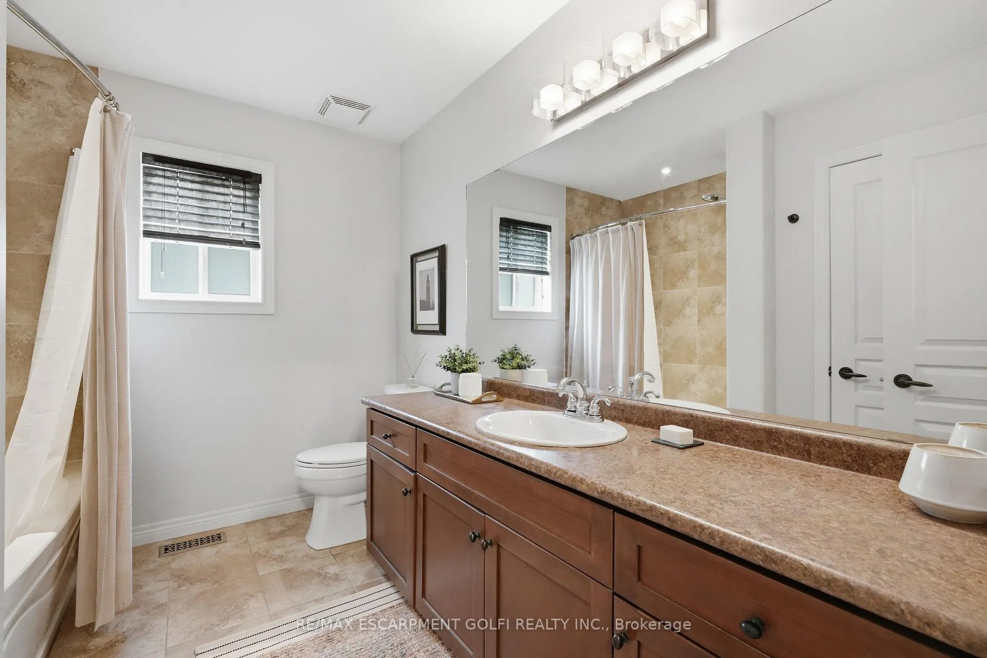 Photo 28 of 129 Magnificent Way, Hamilton, Binbrook — HOMEH