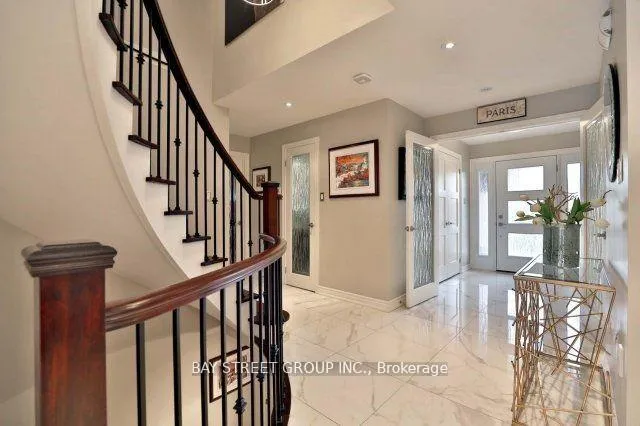 Photo 2 of 215 River Oaks Boulevard E, Oakville, River Oaks — HOMEH