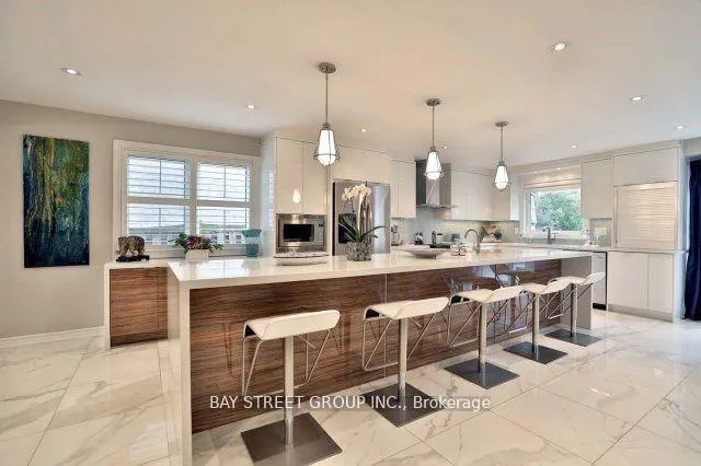 Photo 3 of 215 River Oaks Boulevard E, Oakville, River Oaks — HOMEH