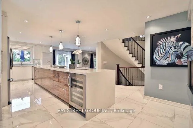 Photo 5 of 215 River Oaks Boulevard E, Oakville, River Oaks — HOMEH