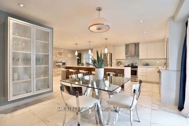 Photo 12 of 215 River Oaks Boulevard E, Oakville, River Oaks — HOMEH