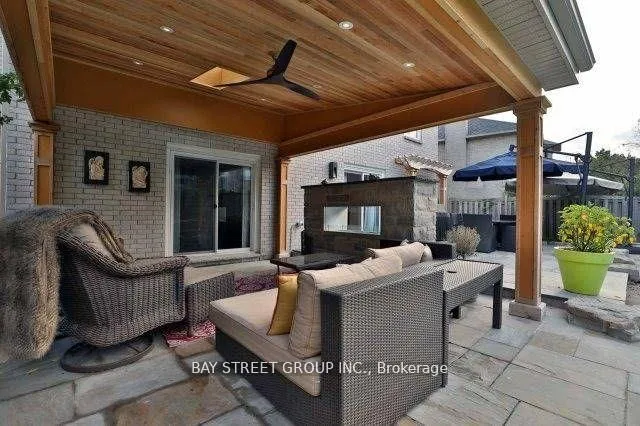 Photo 13 of 215 River Oaks Boulevard E, Oakville, River Oaks — HOMEH