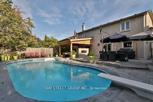 Photo 14 of 215 River Oaks Boulevard E, Oakville, River Oaks — HOMEH
