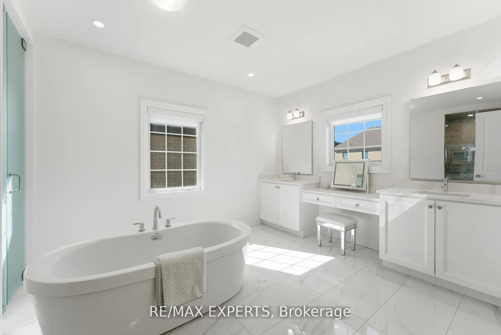 Photo 25 of 54 Winthrop Crescent, Vaughan, Vellore Village — HOMEH
