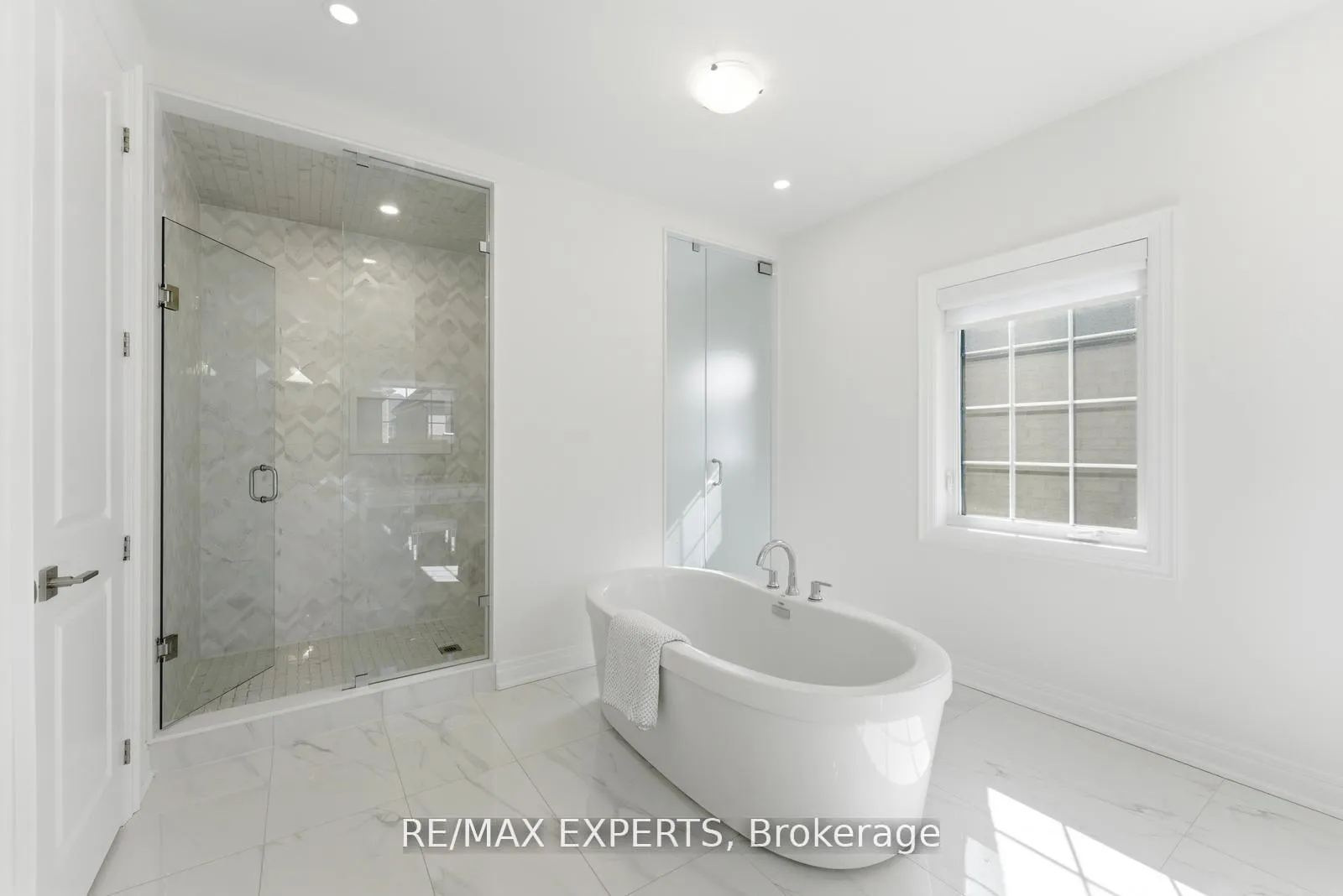 Photo 26 of 54 Winthrop Crescent, Vaughan, Vellore Village — HOMEH