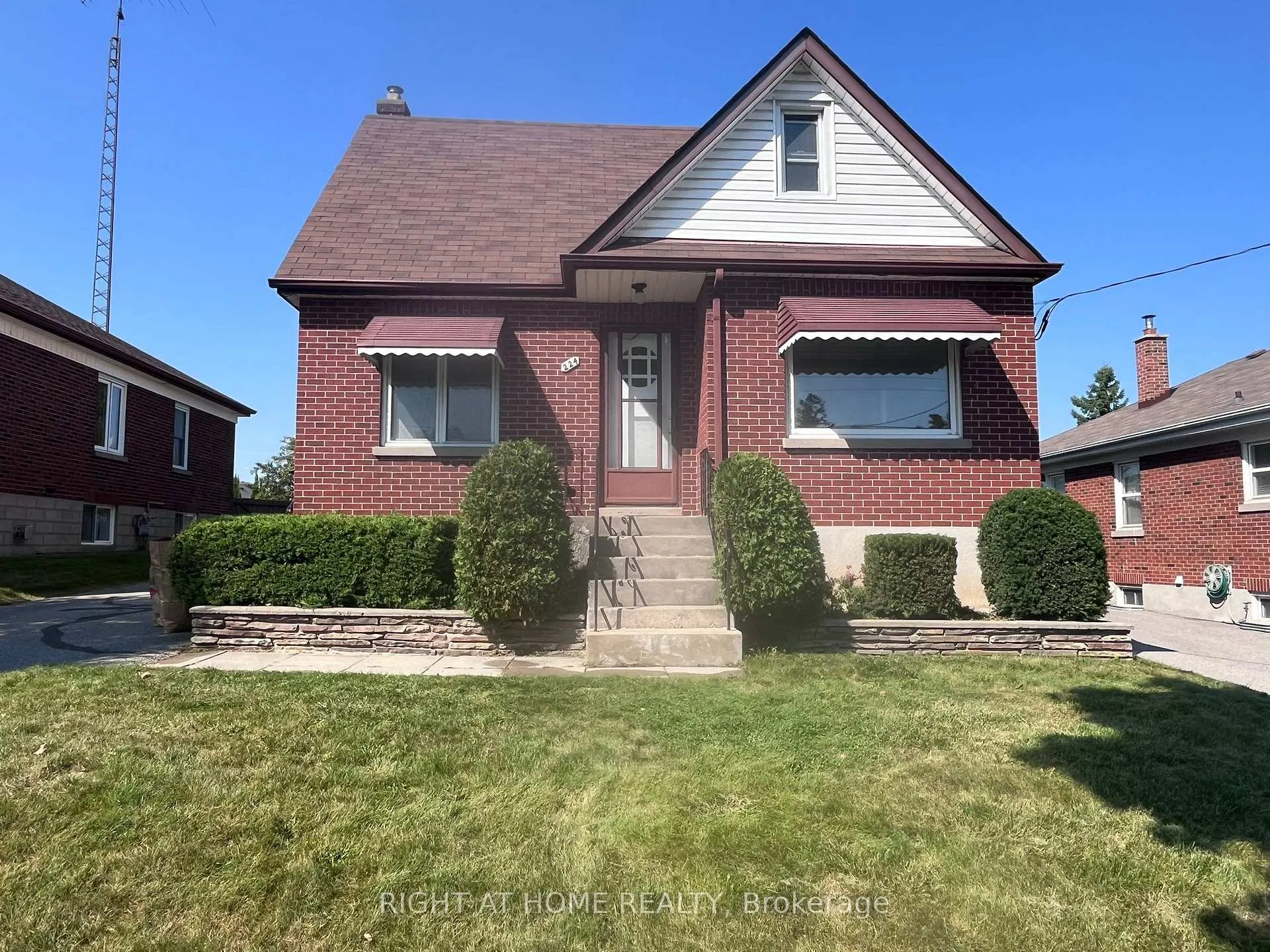 Front of Unit Main flloor, 224 College Avenue