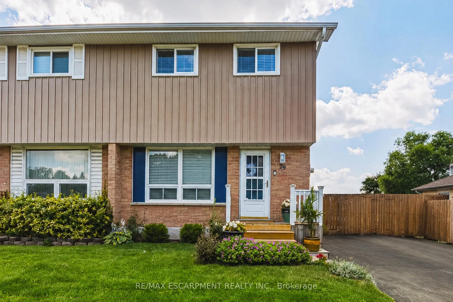Photo 1 of 29 Hopewell Crescent, Hamilton, Stoney Creek Mountain — HOMEH