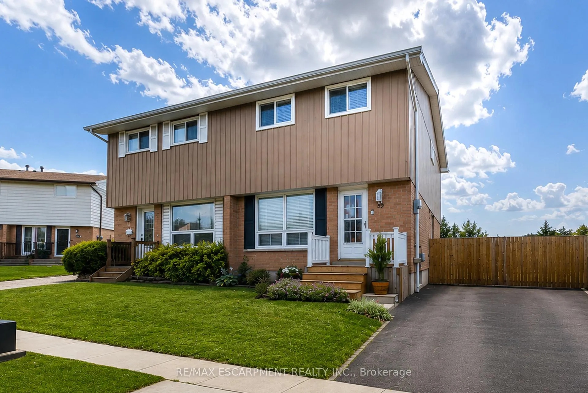 Photo 2 of 29 Hopewell Crescent, Hamilton, Stoney Creek Mountain — HOMEH
