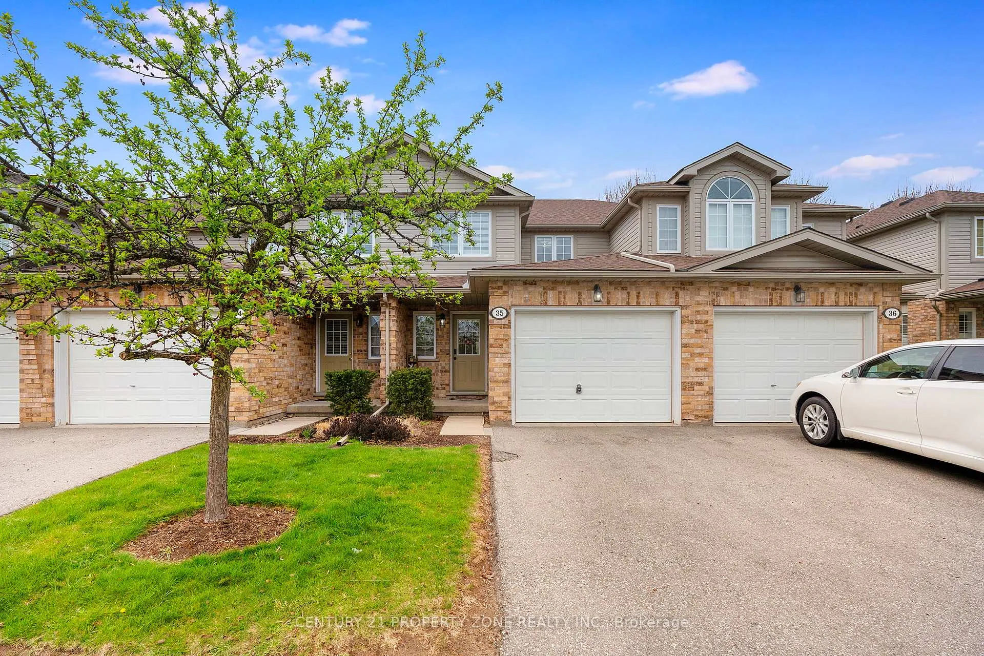 Photo 4 of Unit 35, 210 Dawn Avenue, Guelph, Clairfields/Hanlon Business Park — HOMEH