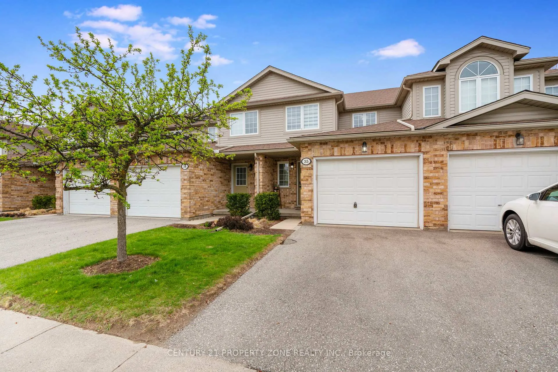 Photo 5 of Unit 35, 210 Dawn Avenue, Guelph, Clairfields/Hanlon Business Park — HOMEH