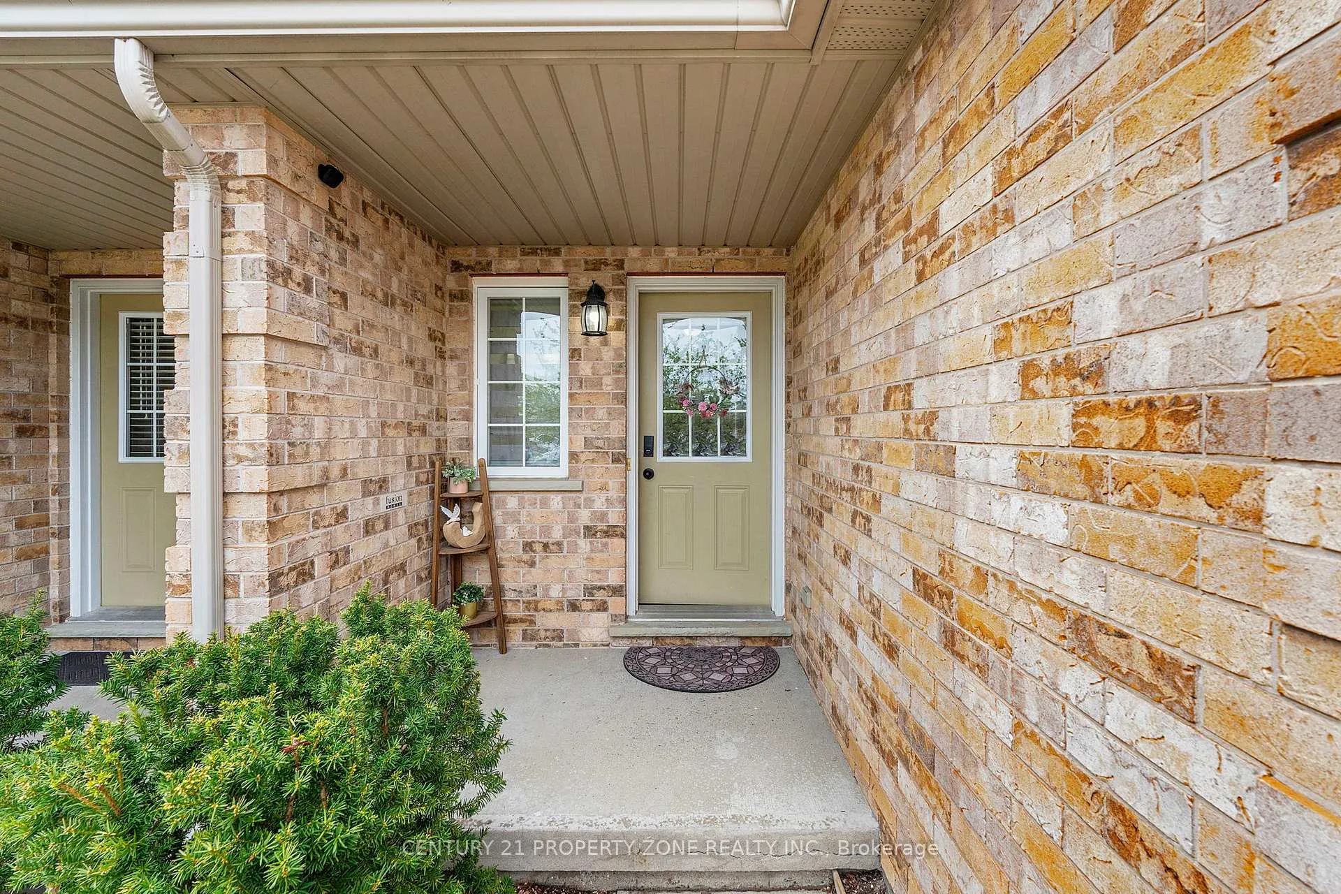 Photo 6 of Unit 35, 210 Dawn Avenue, Guelph, Clairfields/Hanlon Business Park — HOMEH