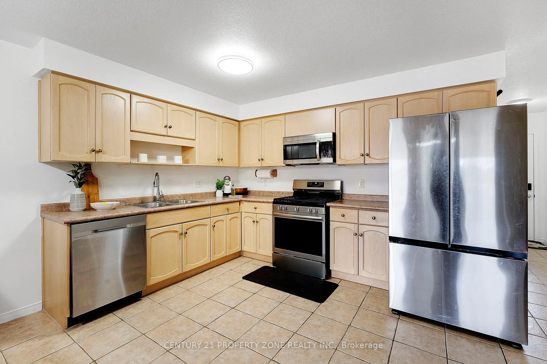 Photo 12 of Unit 35, 210 Dawn Avenue, Guelph, Clairfields/Hanlon Business Park — HOMEH