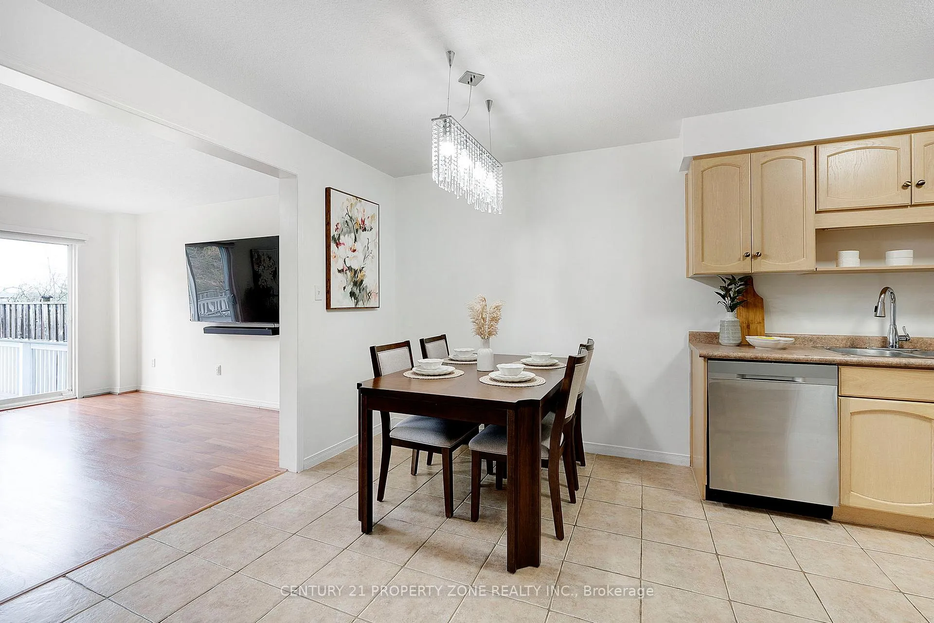 Photo 13 of Unit 35, 210 Dawn Avenue, Guelph, Clairfields/Hanlon Business Park — HOMEH