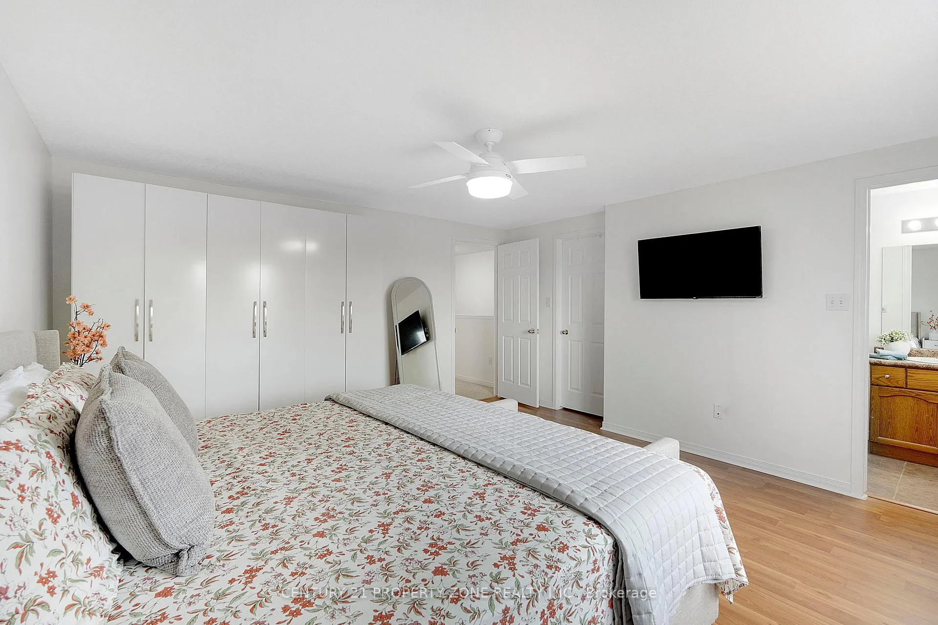Photo 20 of Unit 35, 210 Dawn Avenue, Guelph, Clairfields/Hanlon Business Park — HOMEH