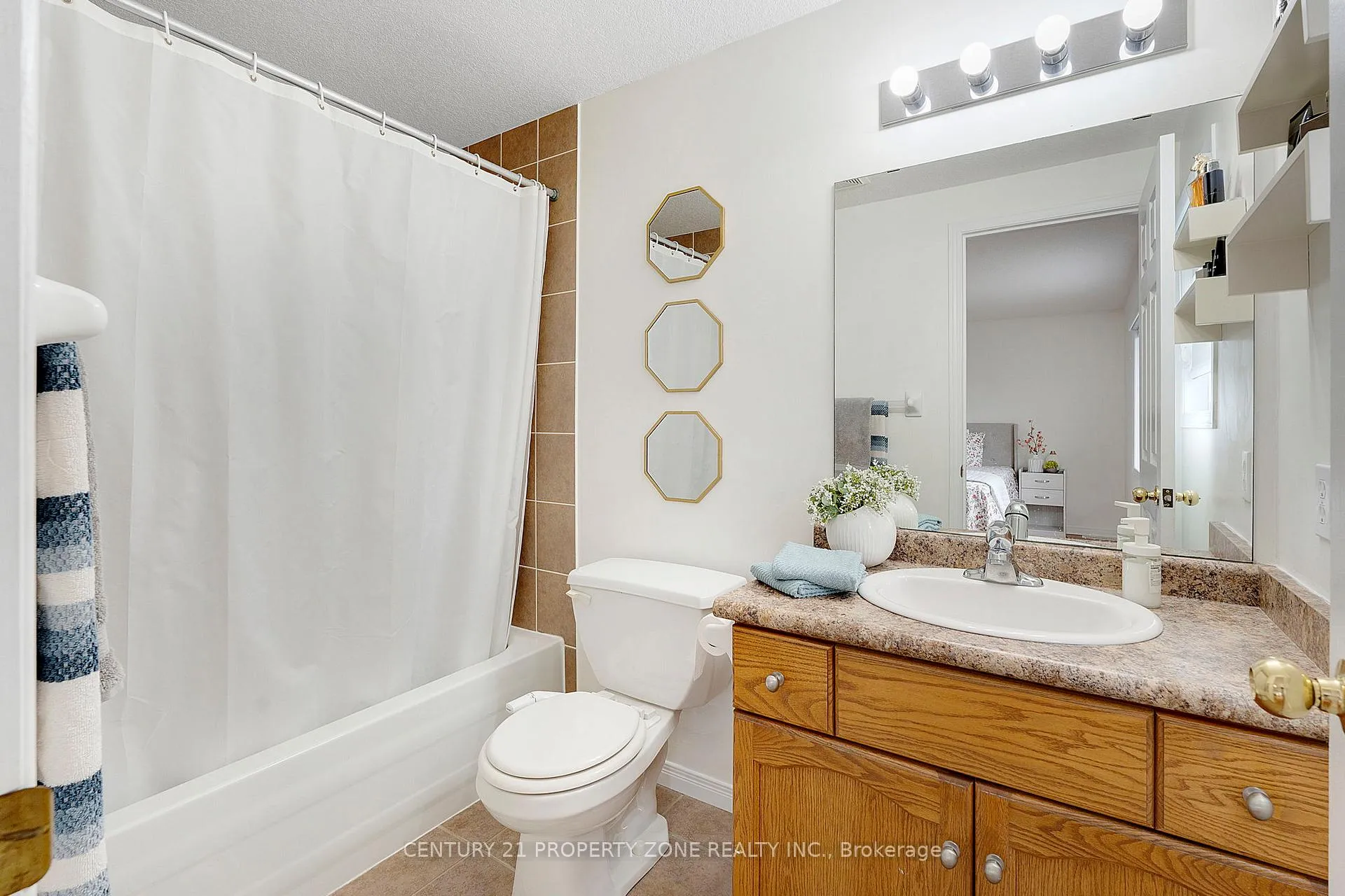 Photo 22 of Unit 35, 210 Dawn Avenue, Guelph, Clairfields/Hanlon Business Park — HOMEH