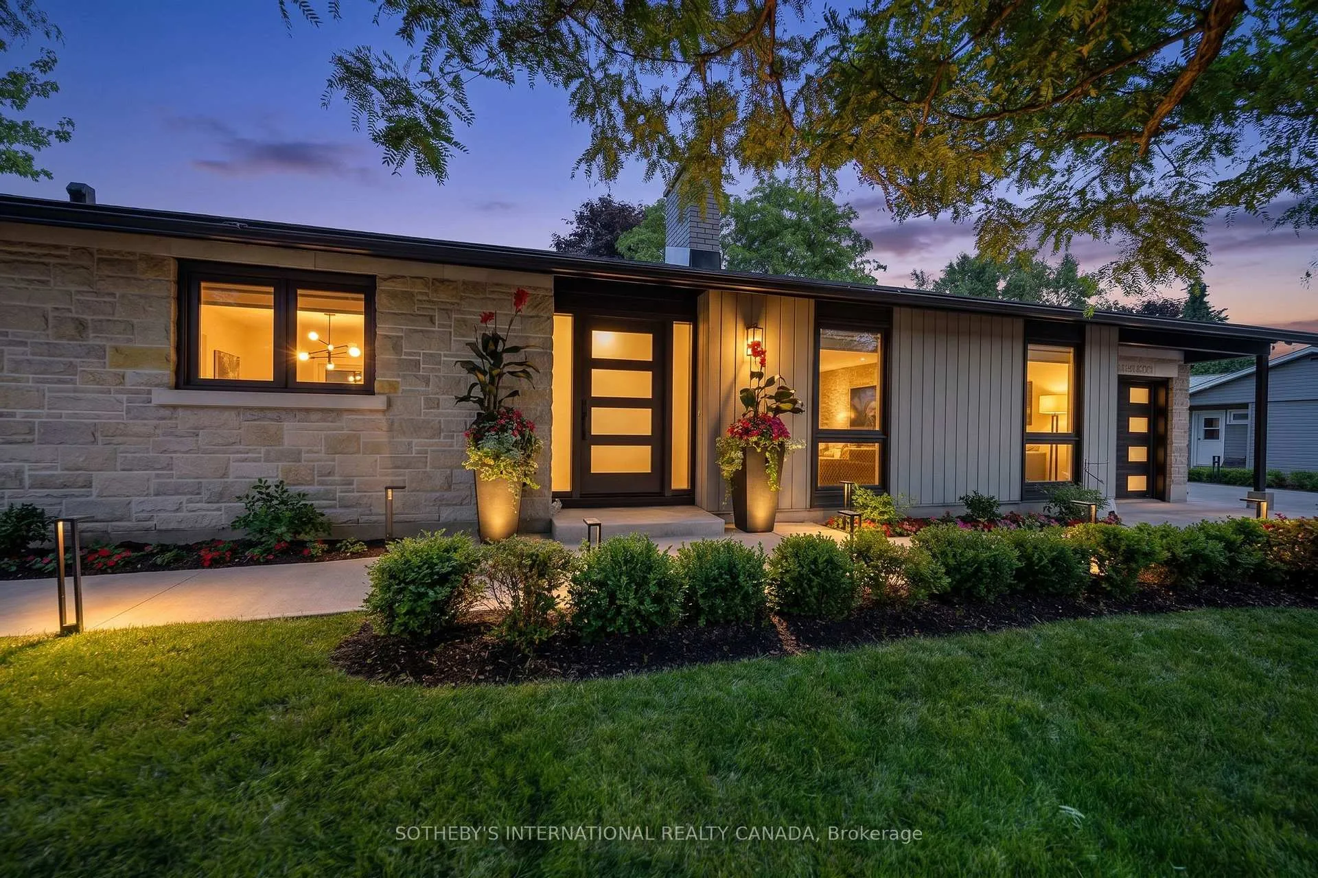 Photo 4 of 2 Parkglen Drive, Ottawa, Meadowlands/St. Claire Gardens — HOMEH