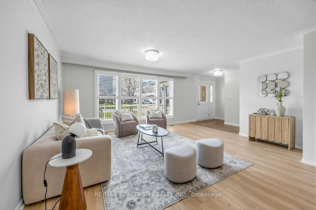 Photo 6 of 34 Marilake Drive, Scarborough, Agincourt South-Malvern West — HOMEH
