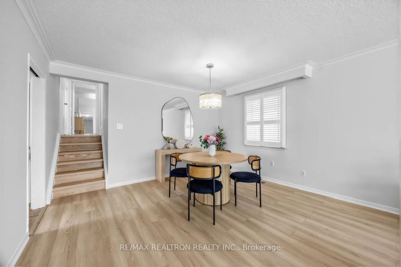 Photo 10 of 34 Marilake Drive, Scarborough, Agincourt South-Malvern West — HOMEH