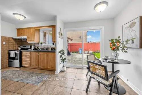 Photo 12 of 34 Marilake Drive, Scarborough, Agincourt South-Malvern West — HOMEH